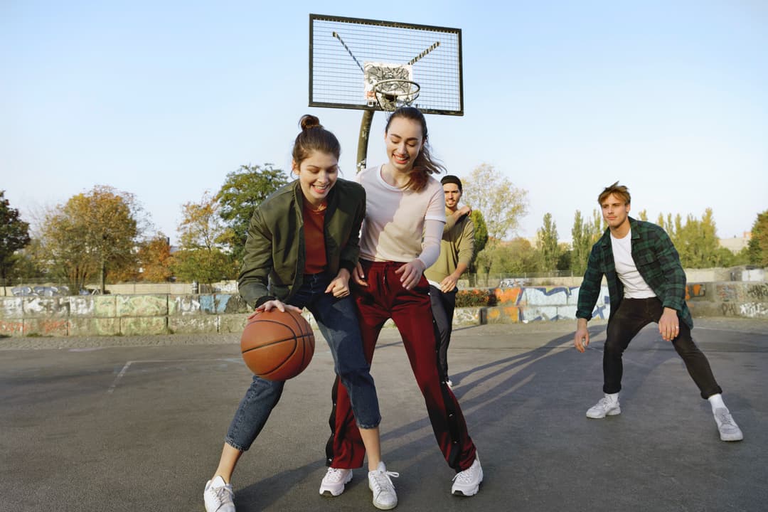 Jugendliche machen Sport